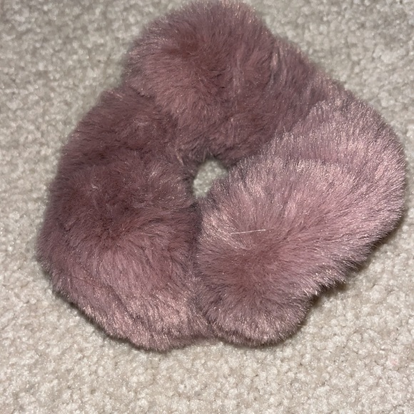 4 Scrunchies! Fuzzy and Velvet scrunchies bundle of 4 - Picture 5 of 7